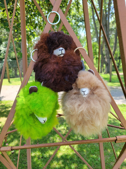 Fluffy alpaca keychain/keyring. Great for backpacks, keys or can be used as an ornament.