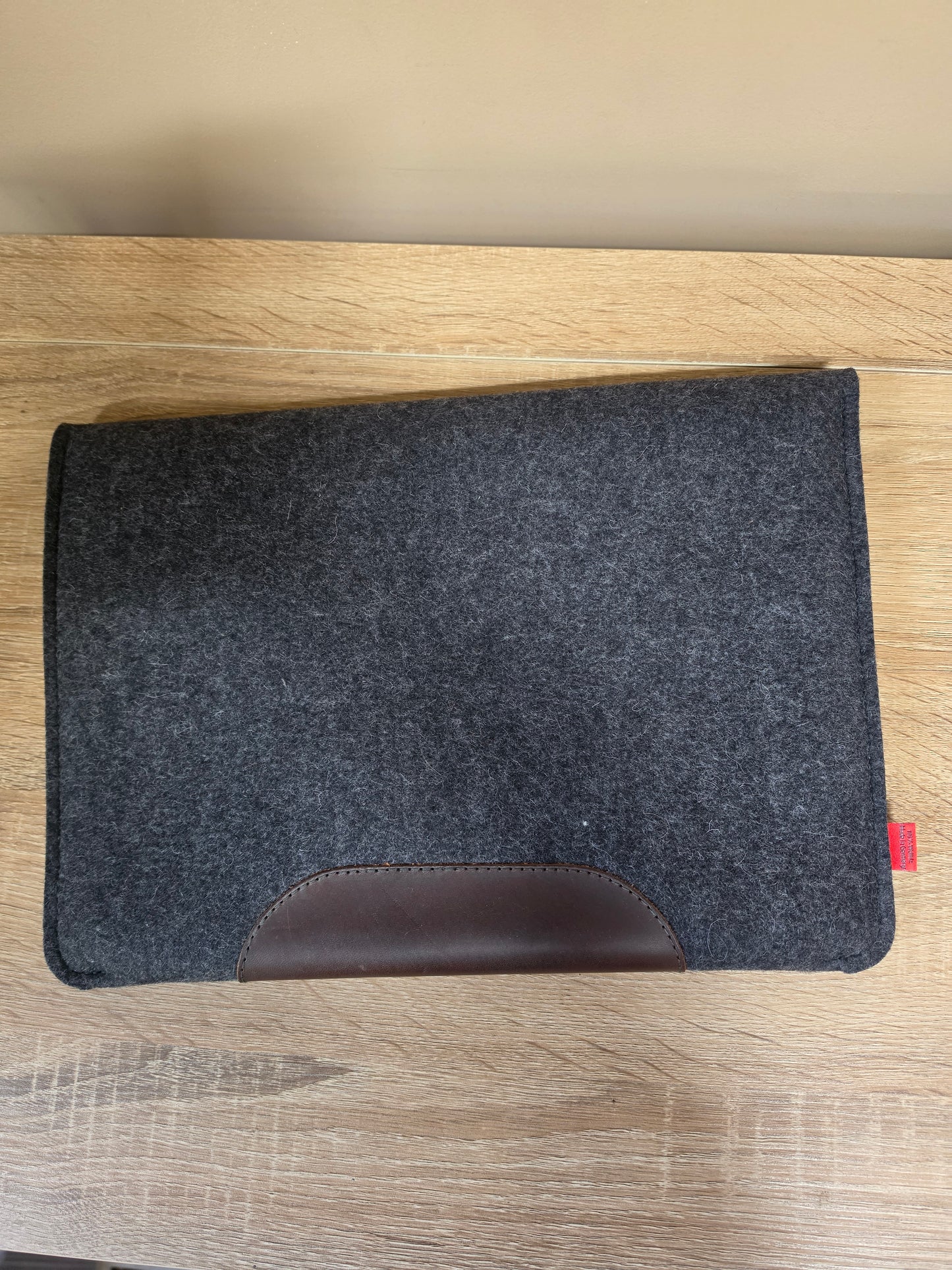 Pack & Smooch Wool Felt case for tablets under 13"