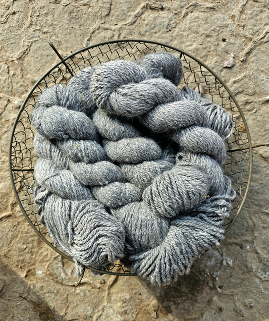 Leia - Silver Gray Worsted Alpaca Yarn