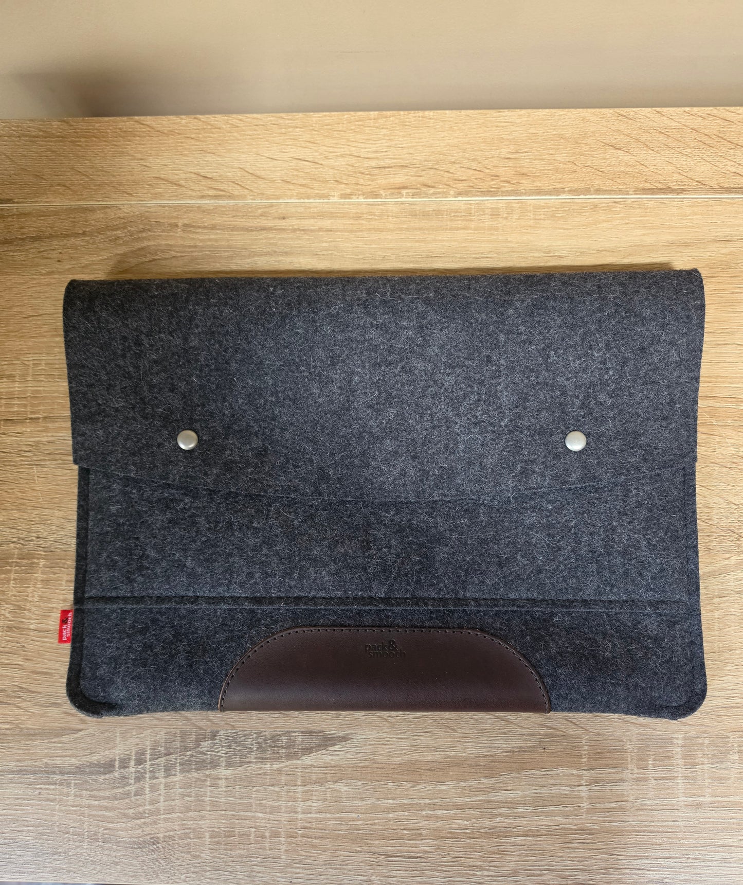 Pack & Smooch Wool Felt case for tablets under 13"