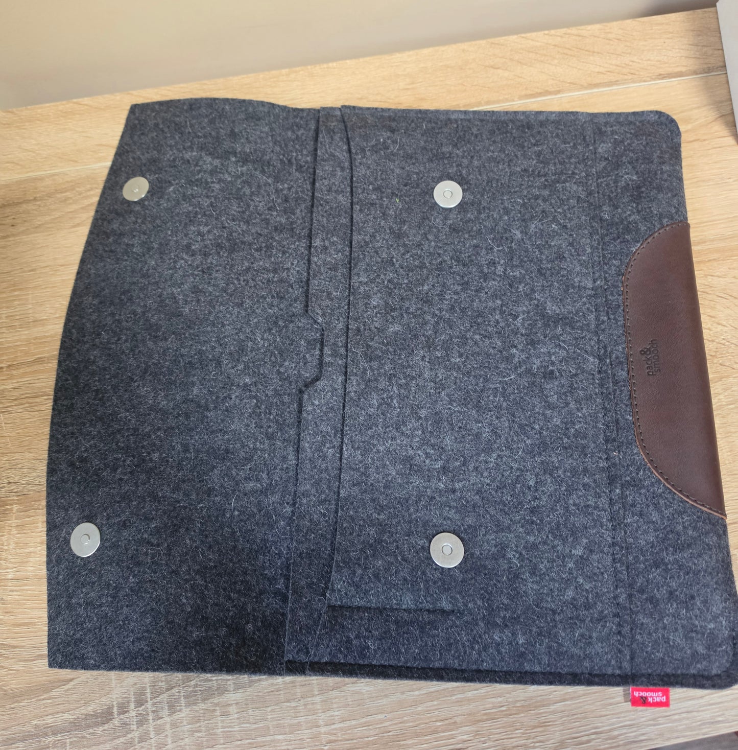 Pack & Smooch Wool Felt case for tablets under 13"