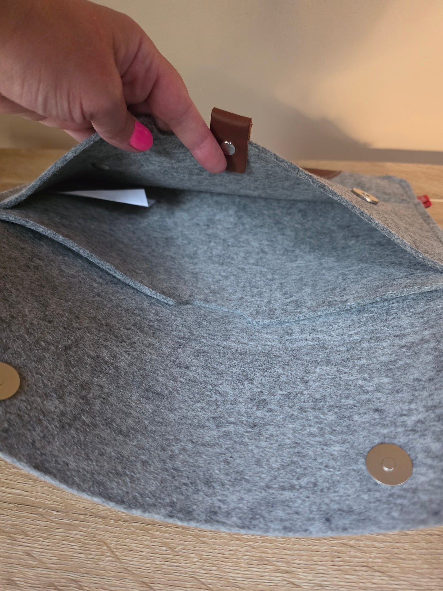 Pack & Smooch Wool Felt case for tablets 11" and under Light Gray