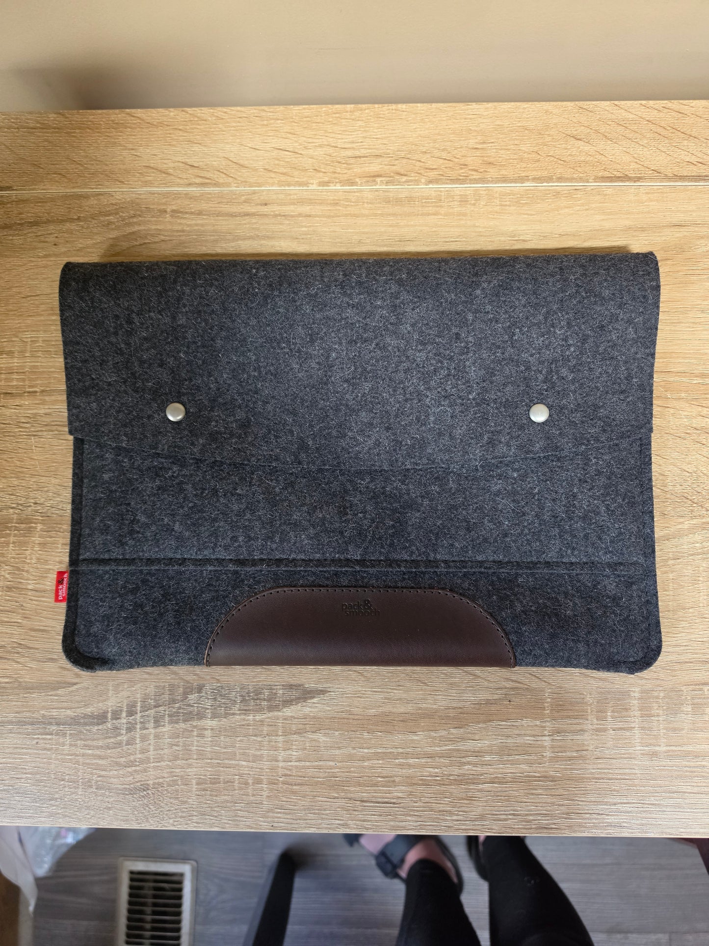 Pack & Smooch Wool Felt case for tablets under 13"
