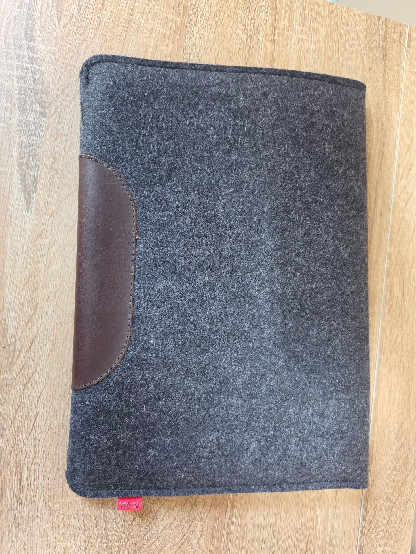 Pack & Smooch Wool Felt case for tablets under 13"