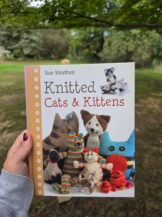 Knitted Cats & Kittens by Sue Stratford