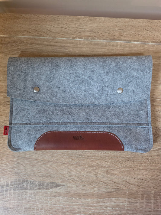 Pack & Smooch Wool Felt case for tablets 11" and under Light Gray
