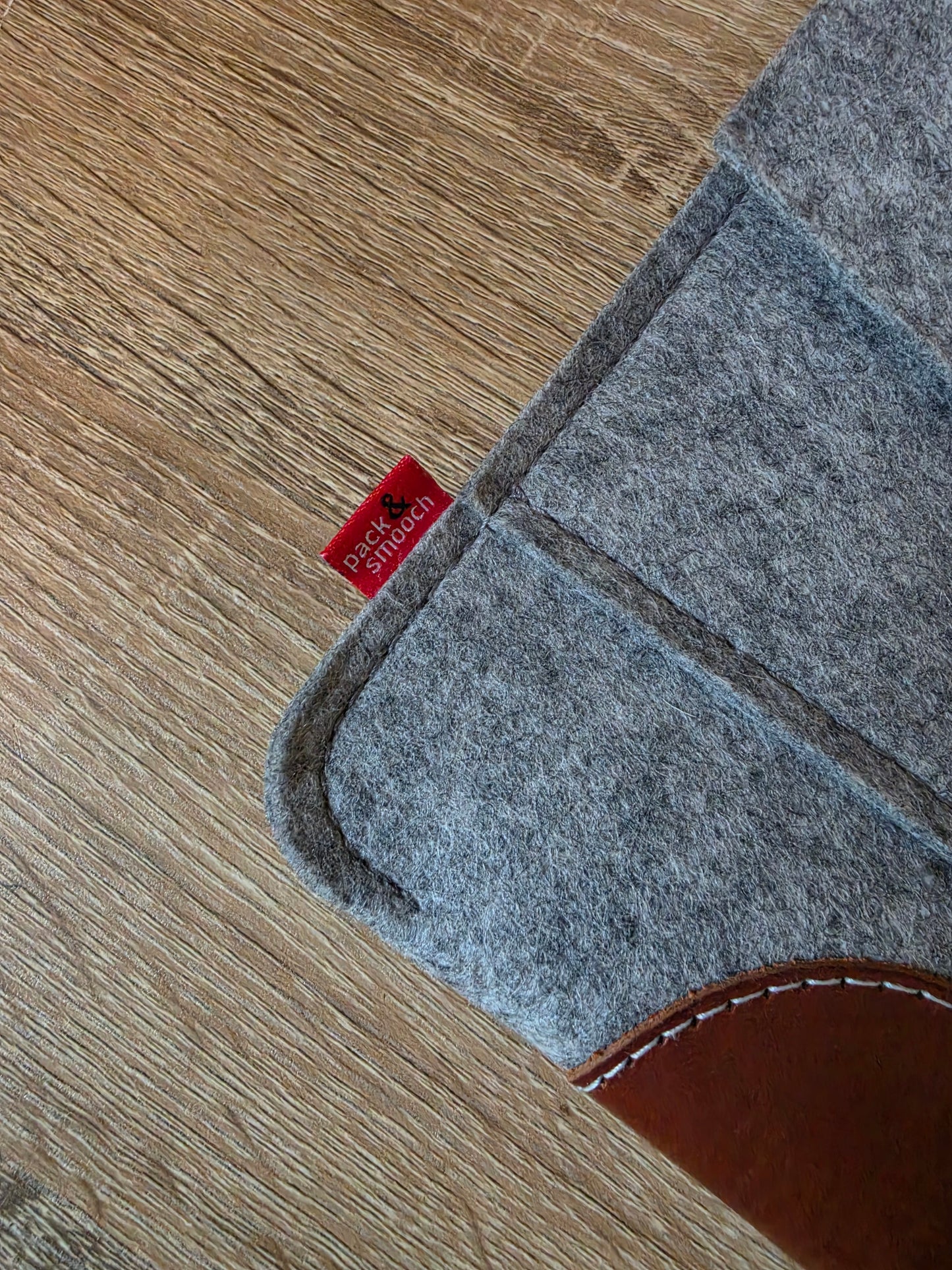 Pack & Smooch Wool Felt case for tablets 11" and under Light Gray