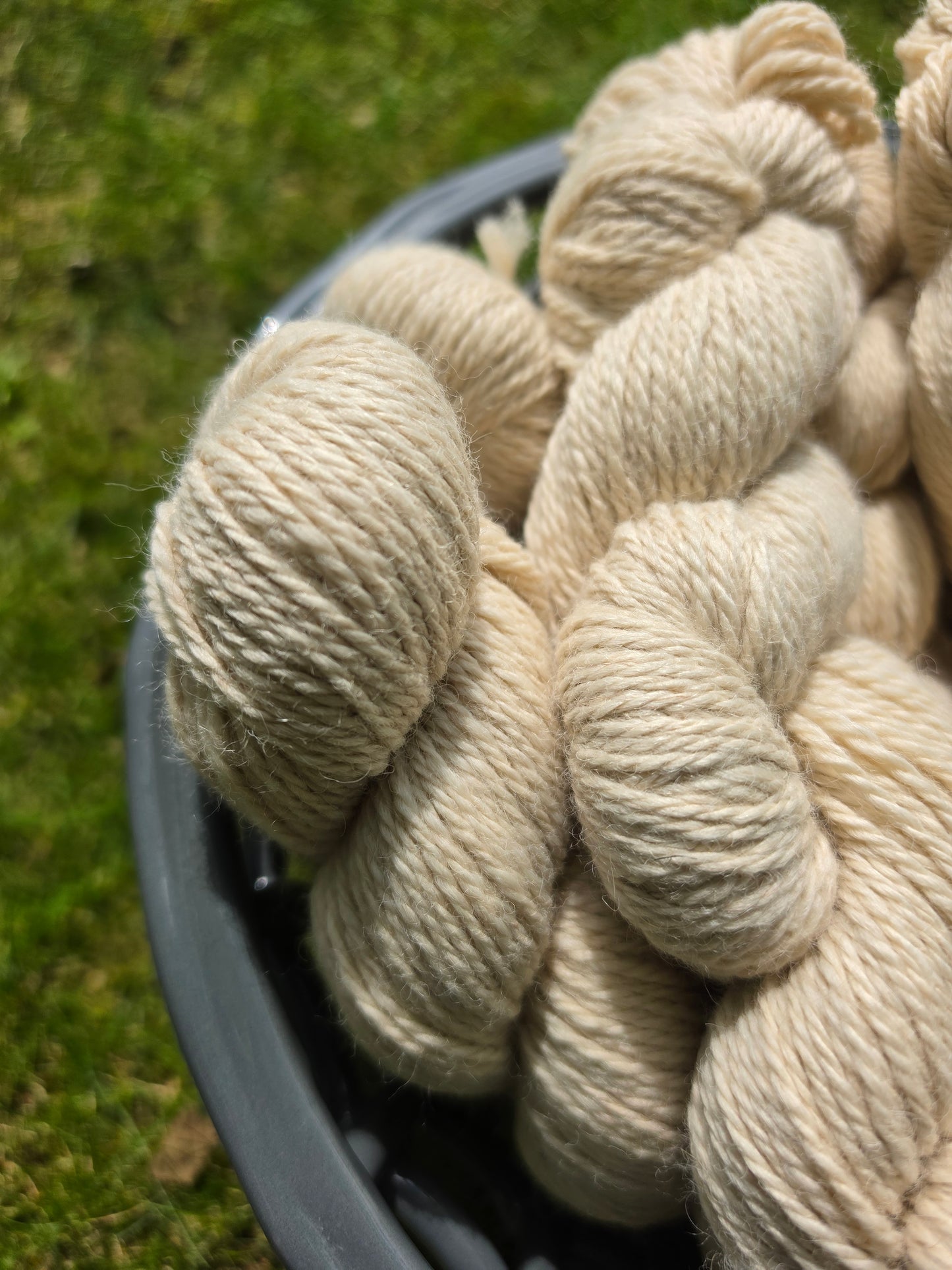 100% Alpaca Yarn White from Periwinkle & Touche' Bulky Weight